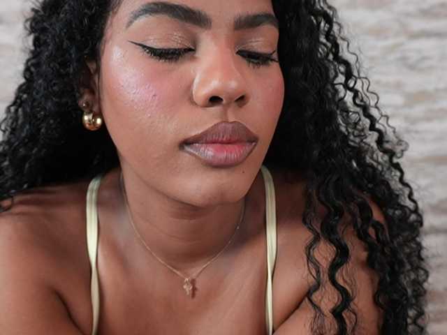 Nahomixjones live cam on BongaCams
