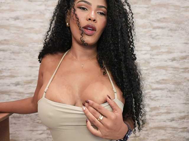 Nahomixjones live cam on BongaCams
