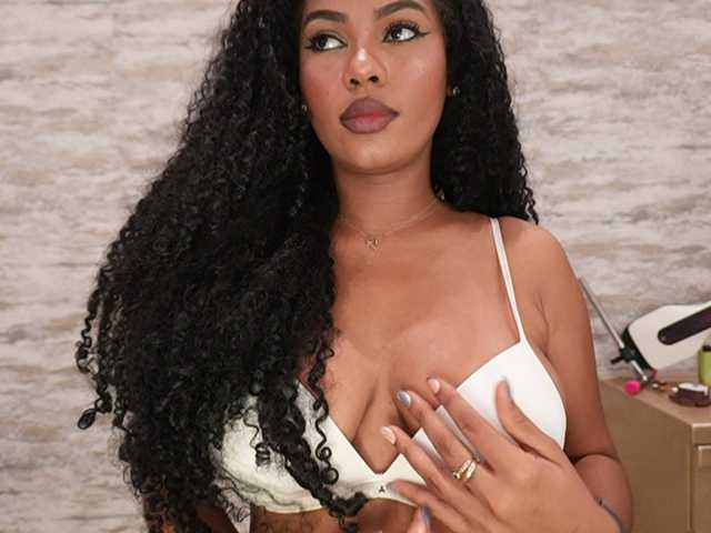 Nahomixjones live cam on BongaCams