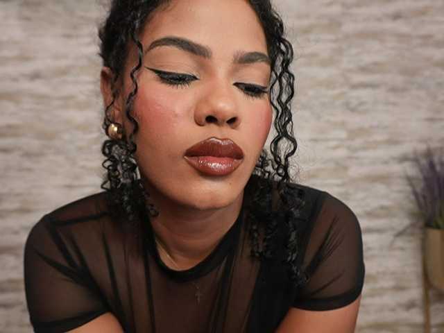 Nahomixjones live cam on BongaCams