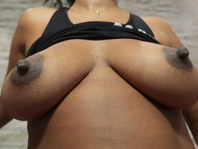 Nahomixjones live cam on BongaCams
