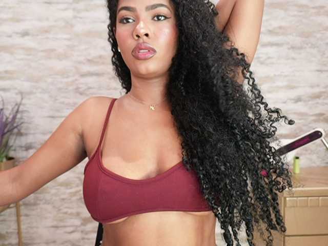 Nahomixjones live cam on BongaCams