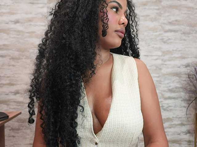 Nahomixjones live cam on BongaCams