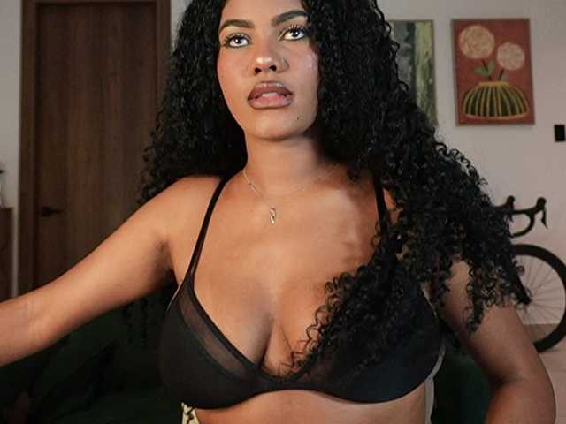 Nahomixjones live cam on BongaCams