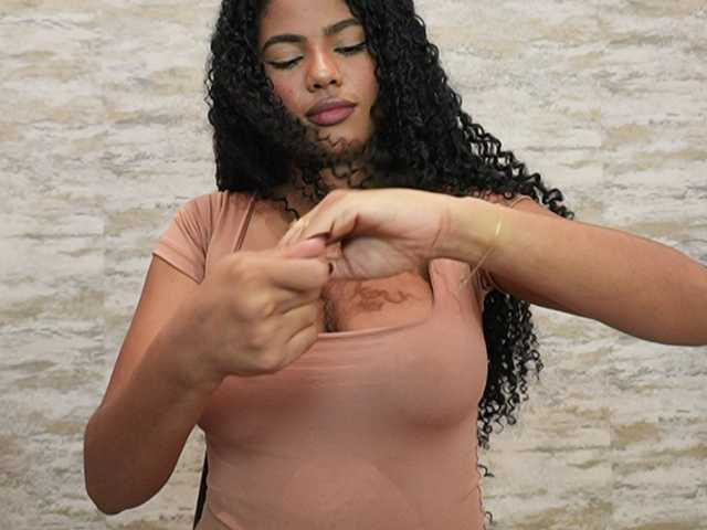 Nahomixjones live cam on BongaCams