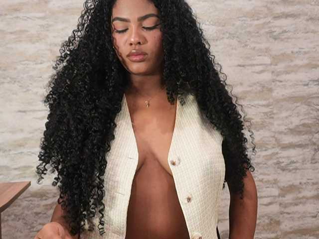 Nahomixjones live cam on BongaCams