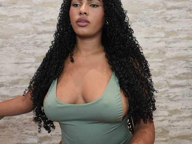 Nahomixjones live cam on BongaCams