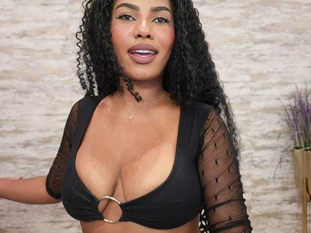 Nahomixjones live cam on BongaCams