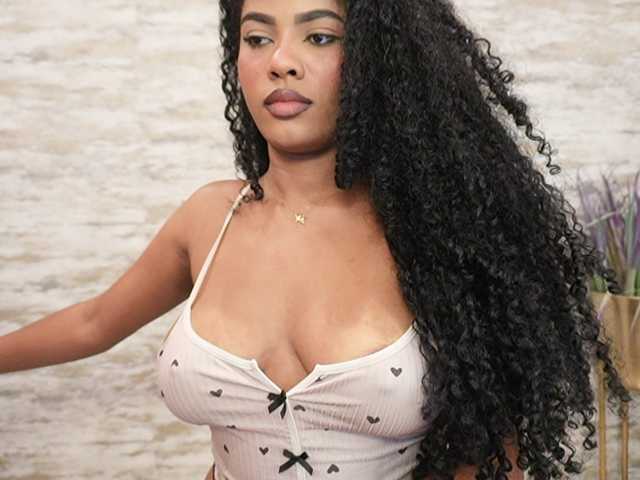 Nahomixjones live cam on BongaCams