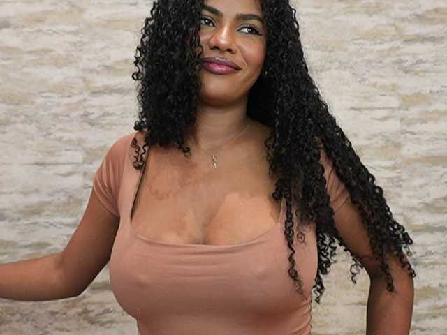 Nahomixjones live cam on BongaCams