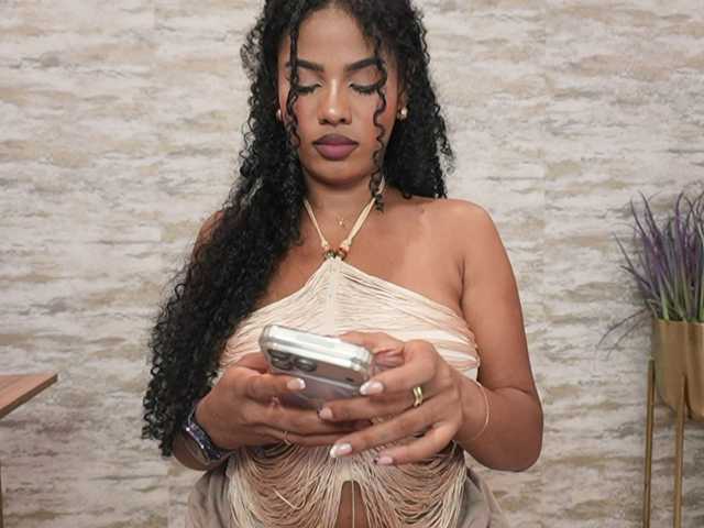 Nahomixjones live cam on BongaCams
