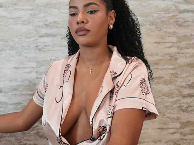 Nahomixjones live cam on BongaCams
