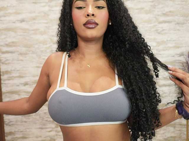 Nahomixjones live cam on BongaCams