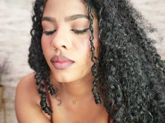 Nahomixjones live cam on BongaCams