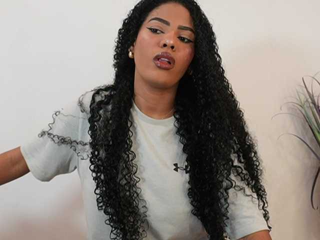 Nahomixjones live cam on BongaCams