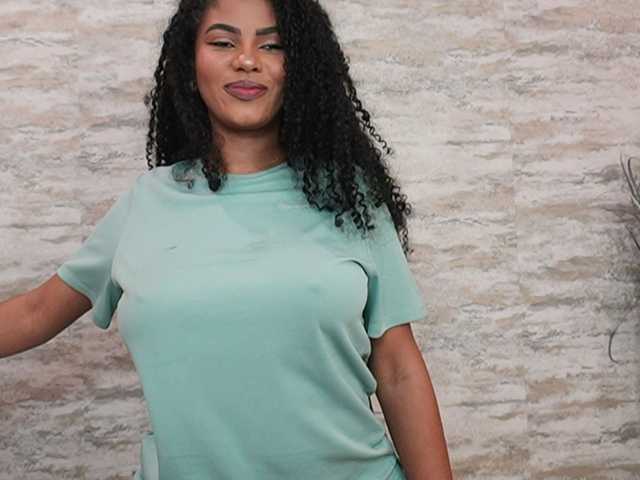 Nahomixjones live cam on BongaCams