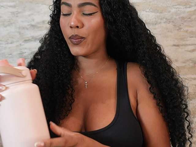 Nahomixjones live cam on BongaCams