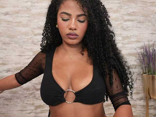 Nahomixjones live cam on BongaCams