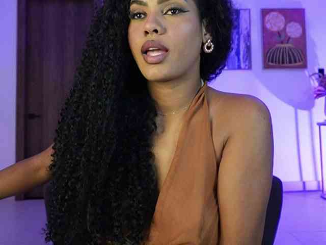 Model: Nahomixjones