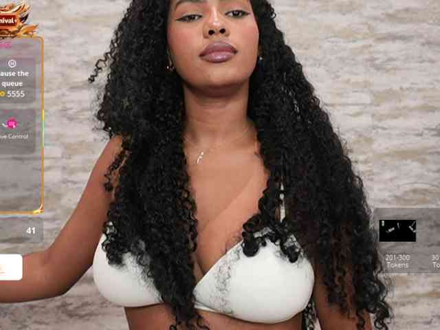 Model: Nahomixjones
