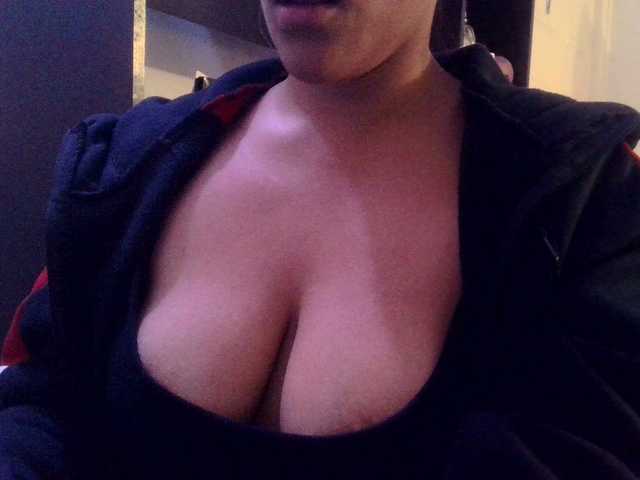 Sofiabrunni live cam on BongaCams
