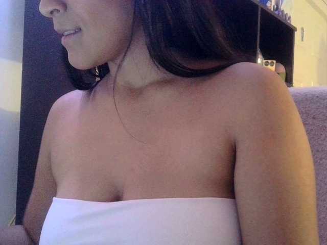 le modèle Sofiabrunni est en webcam porno dans un show sur le site bongacams, il possède les tags suivants: Latino/Hispanic,Brunette,Hairy