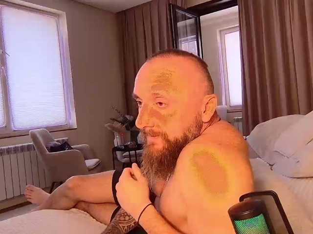 Vik1One1 live cam on BongaCams
