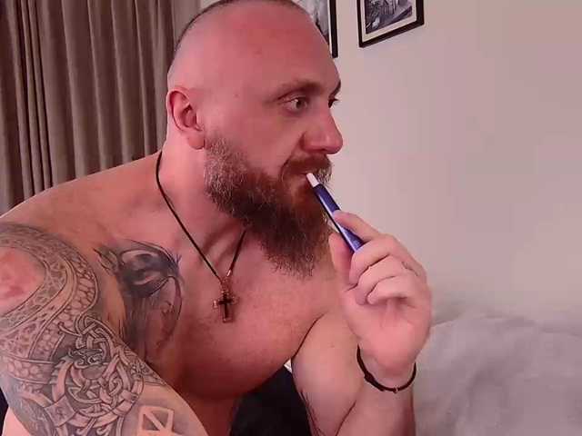Vik1One1 live cam on BongaCams