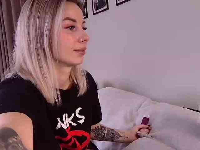 Vik1One1 Live Webcam on BongaCams