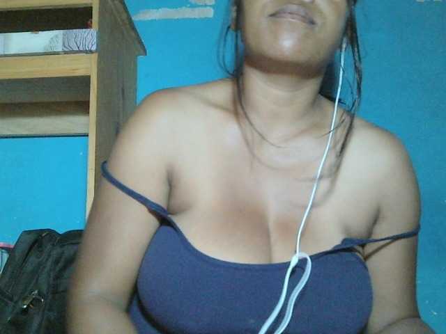 MIRANDAW live cam on BongaCams