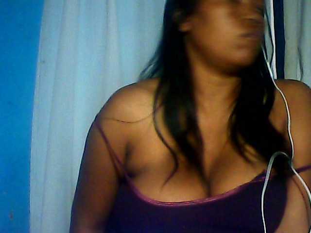 MIRANDAW live cam on BongaCams