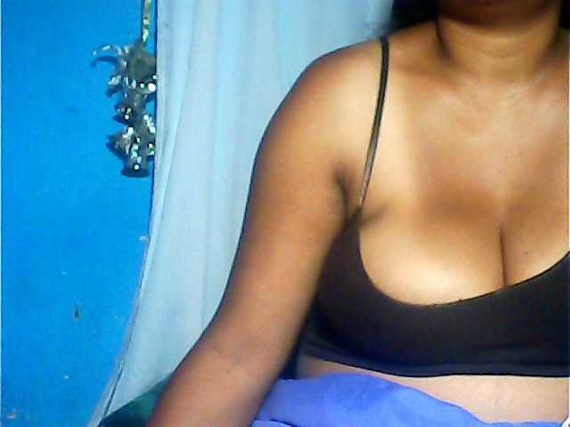 MIRANDAW's BongaCams show and profile