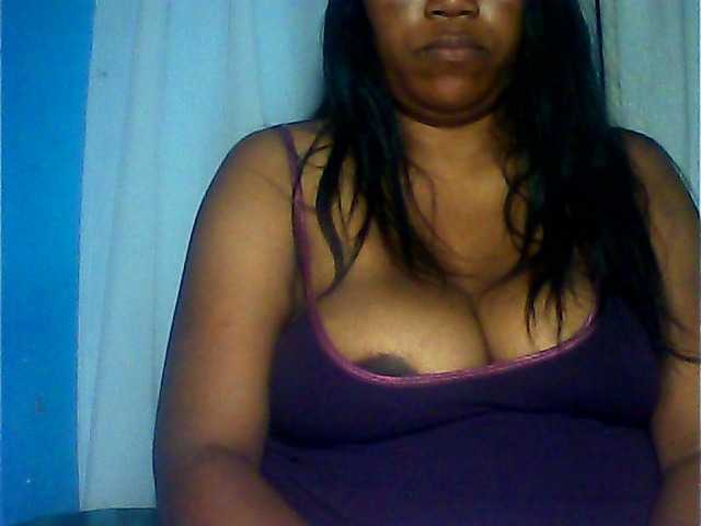MIRANDAW live cam on BongaCams