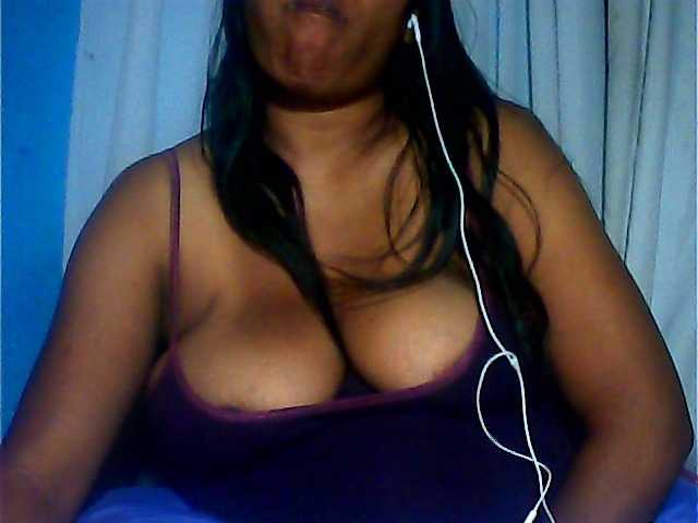 MIRANDAW live cam on BongaCams