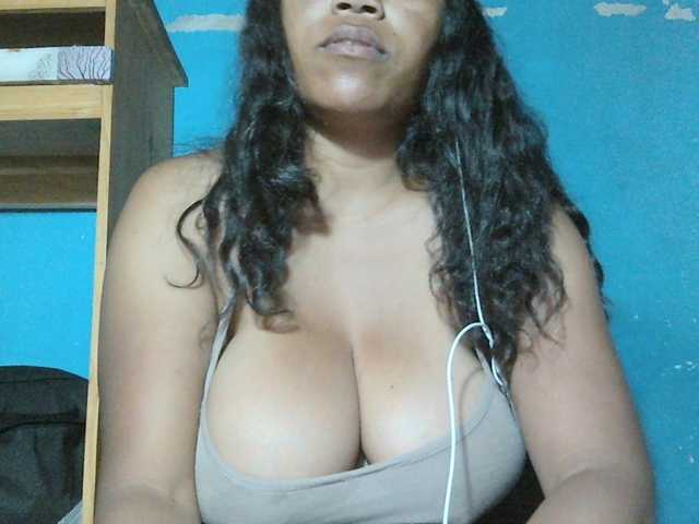 MIRANDAW live cam on BongaCams