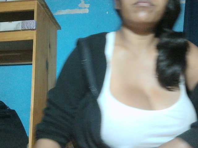 MIRANDAW live cam on BongaCams