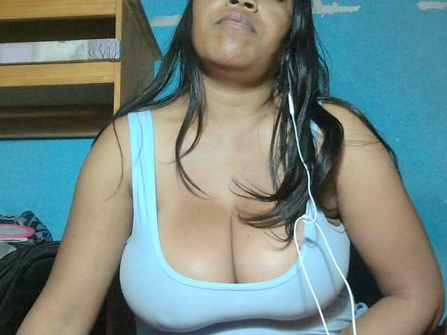 MIRANDAW live cam on BongaCams