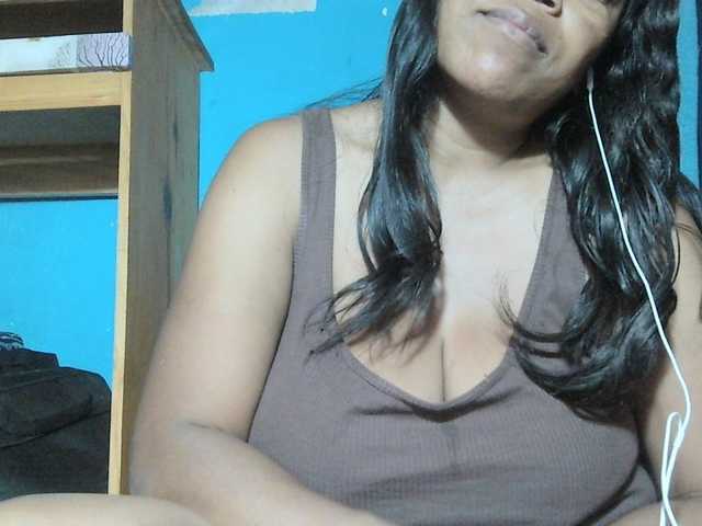 MIRANDAW live cam on BongaCams