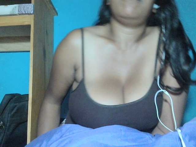 MIRANDAW live cam on BongaCams