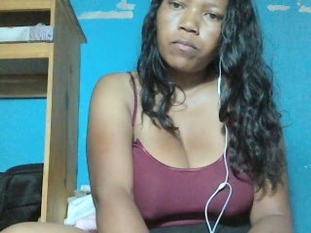 MIRANDAW live cam on BongaCams