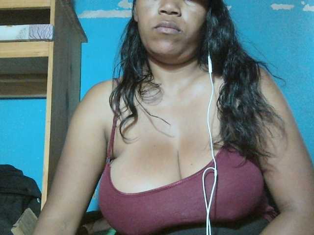 MIRANDAW live cam on BongaCams