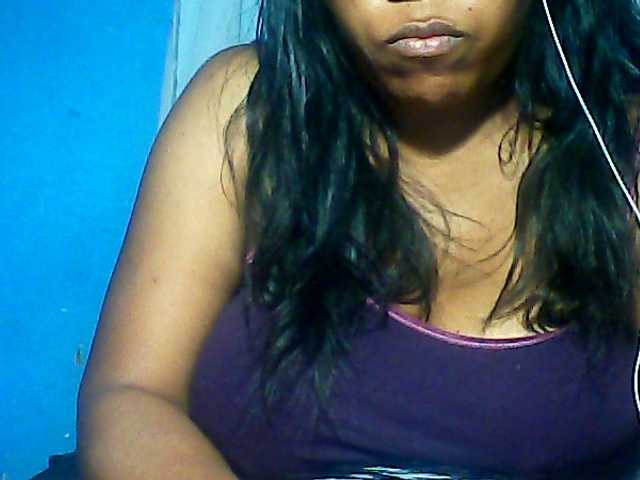 MIRANDAW live cam on BongaCams