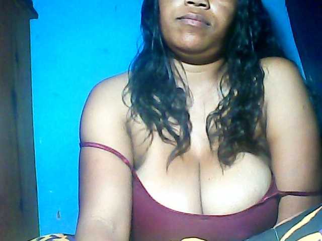 MIRANDAW live cam on BongaCams