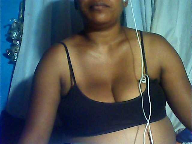 MIRANDAW's BongaCams show and profile