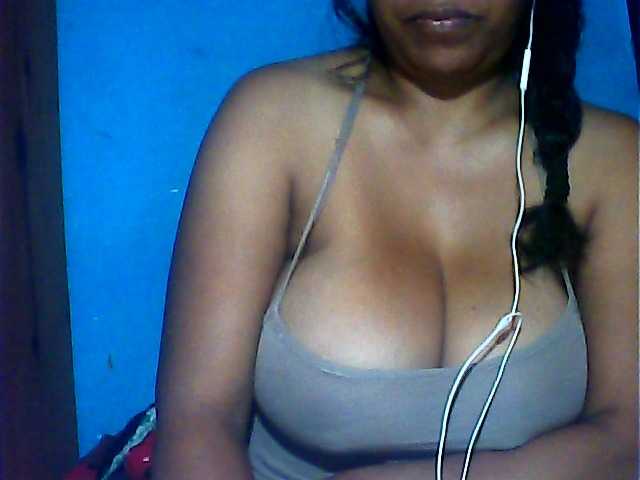 MIRANDAW live cam on BongaCams