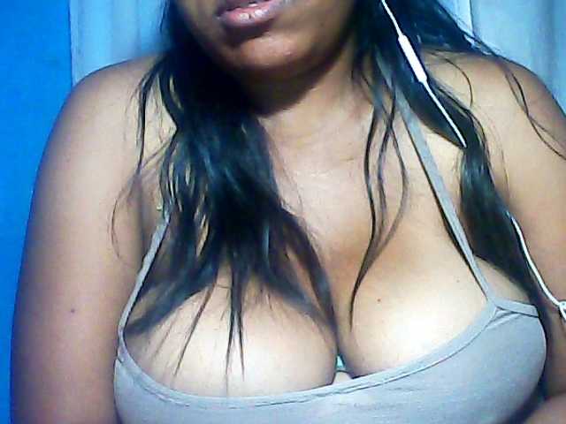 MIRANDAW live cam on BongaCams