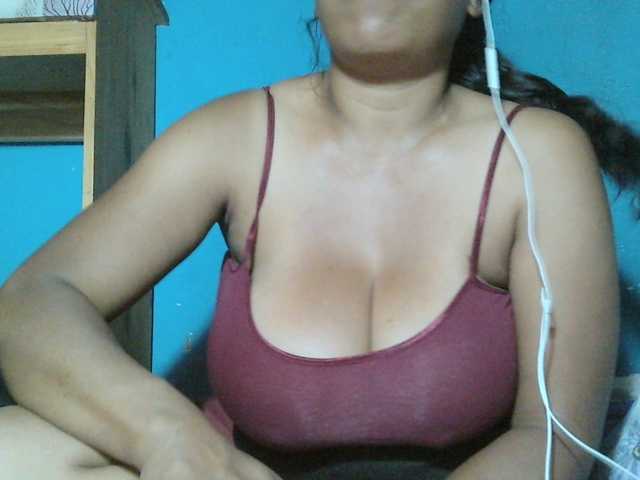 MIRANDAW live cam on BongaCams