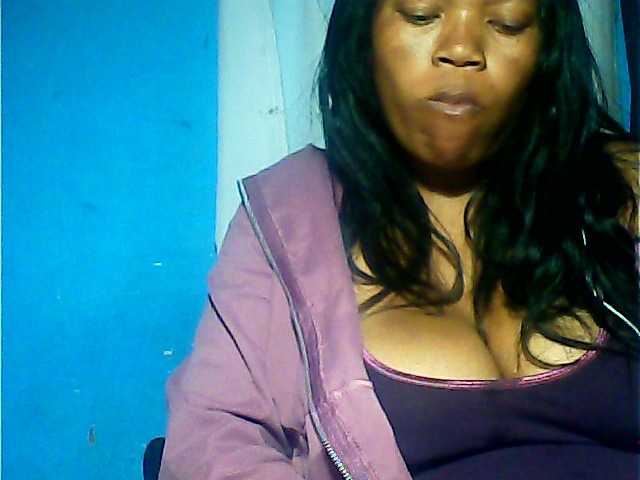 MIRANDAW live cam on BongaCams