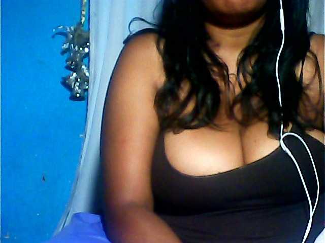 MIRANDAW's BongaCams show and profile