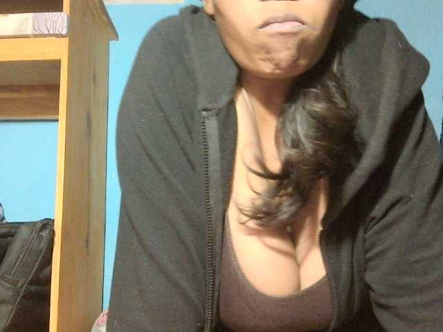 MIRANDAW live cam on BongaCams